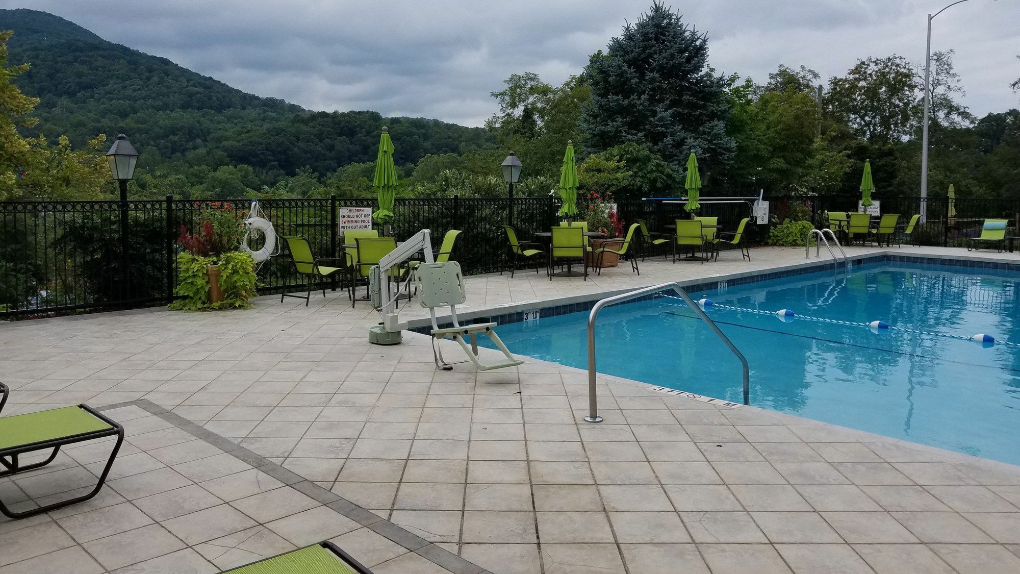 Holiday Inn Asheville East-Blue Ridge Pkwy By Ihg Extérieur photo